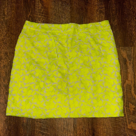 J. Crew Factory Embroidered Floral Postage Stamp Mini Skirt Neon Yellow Size 2 - Picture 1 of 5